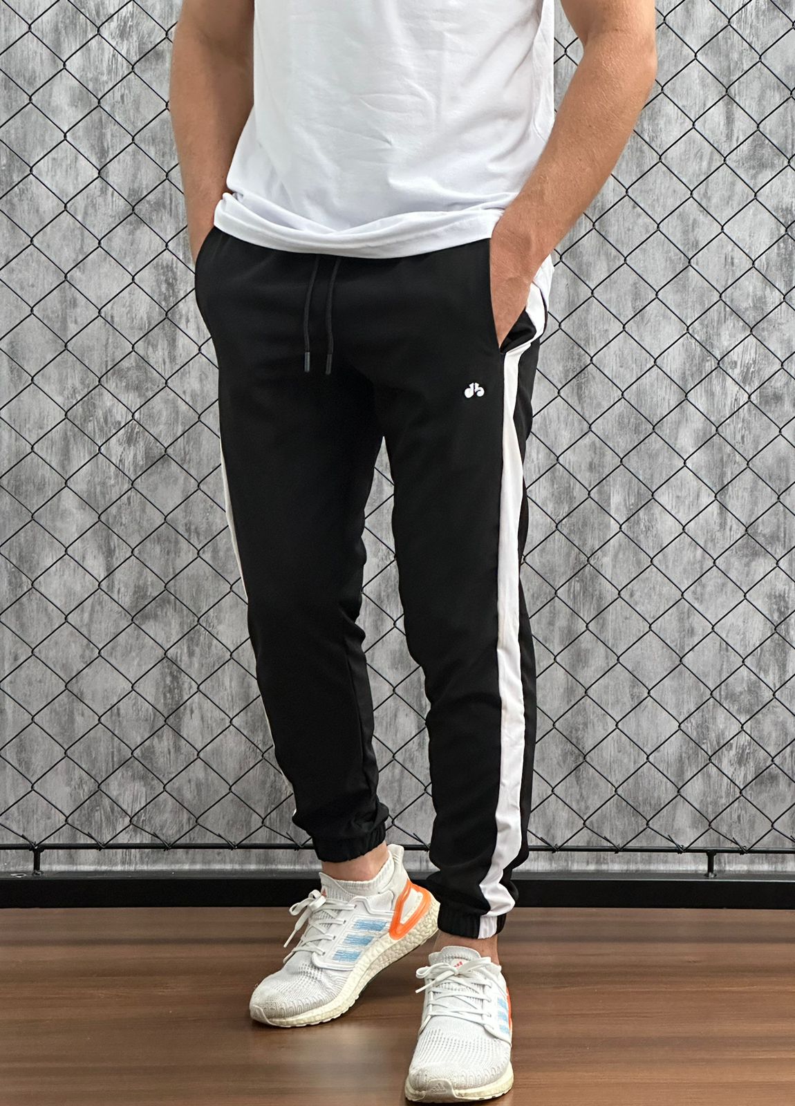 Calça Elastic Esportiva com punho e faixa na lateral