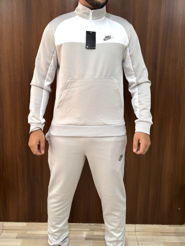 Conjunto Esportivo Tech Fleece