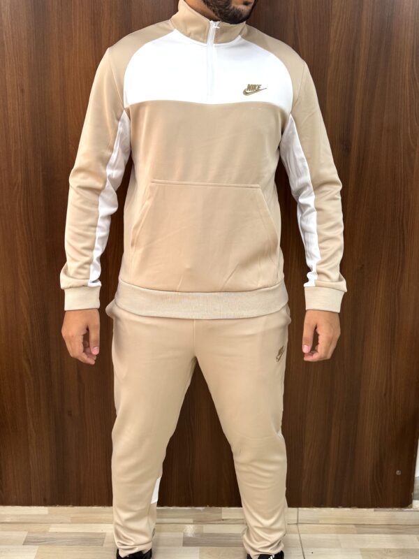 Conjunto Esportivo Tech Fleece