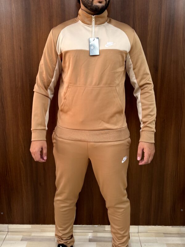 Conjunto Esportivo Tech Fleece