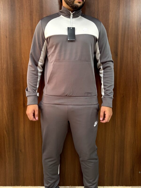 Conjunto Esportivo Tech Fleece