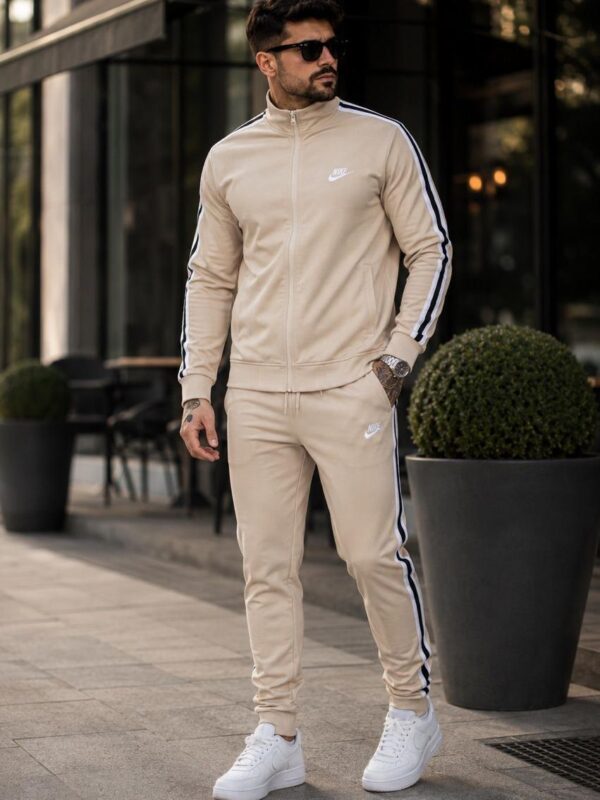 Conjunto Esportivo Tech Fleece